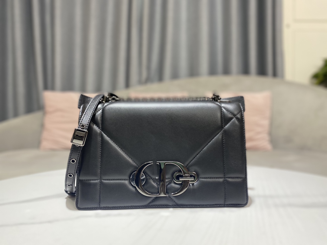DIOR 30 MONTAIGNE 链条手袋 黑色羊皮革 加大藤格纹 手柄