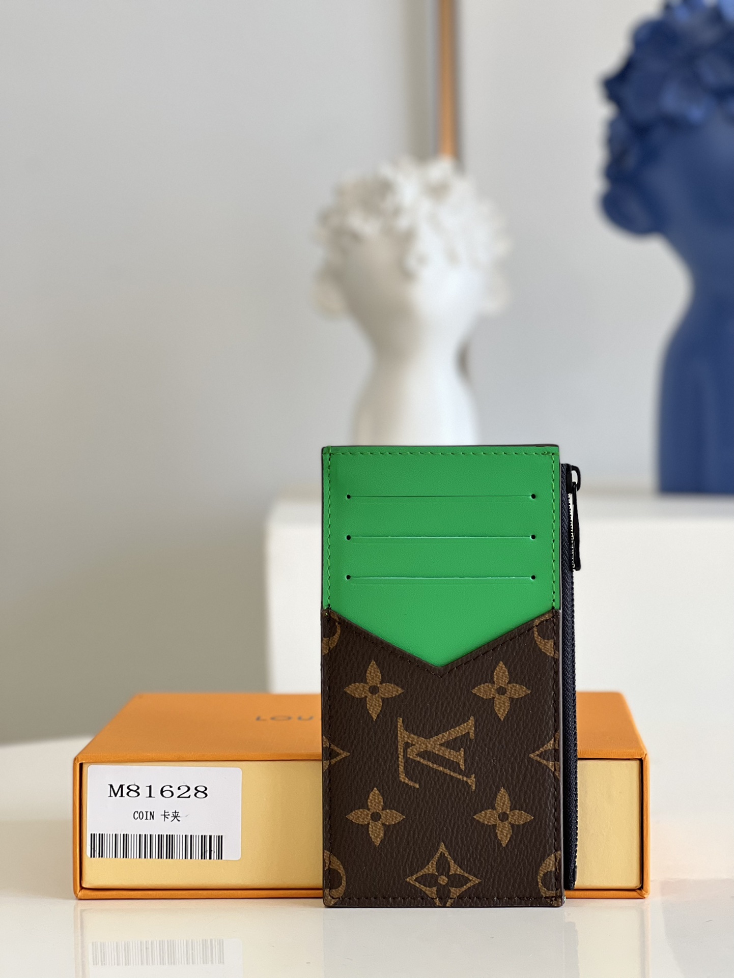 NO:399101,【Exclusive real photo M81267 green】The new Coin card clip is made of Monogram Macassar canvas, which lights up the cowhide details with the iconic colors written by designer Virgil Abloh. The compact configuration features card slots, banknote compartments and zippered coin bags, adding another bright choice for Monogram enthusiasts. Detailed features 8 x 14.5 x 1 cm (length x height x width) C/Z.,LV [original leather],louis vuitton,cowhide19860909【独家实拍M81267绿】新款Coin卡夹取材 Monogram Macassar 帆布,以设计师 Virgil Abloh 笔下的标志性色彩点亮牛皮革细节.紧凑构型设有卡位、钞票隔层和拉链零钱袋,为 Monogram 爱好者再添明快之选.详细特征8 x 14.5 x 1 厘米 (长度 x 高 x 宽) C/Z.,LV【原厂皮】,louis vuitton,cowhide,Bag