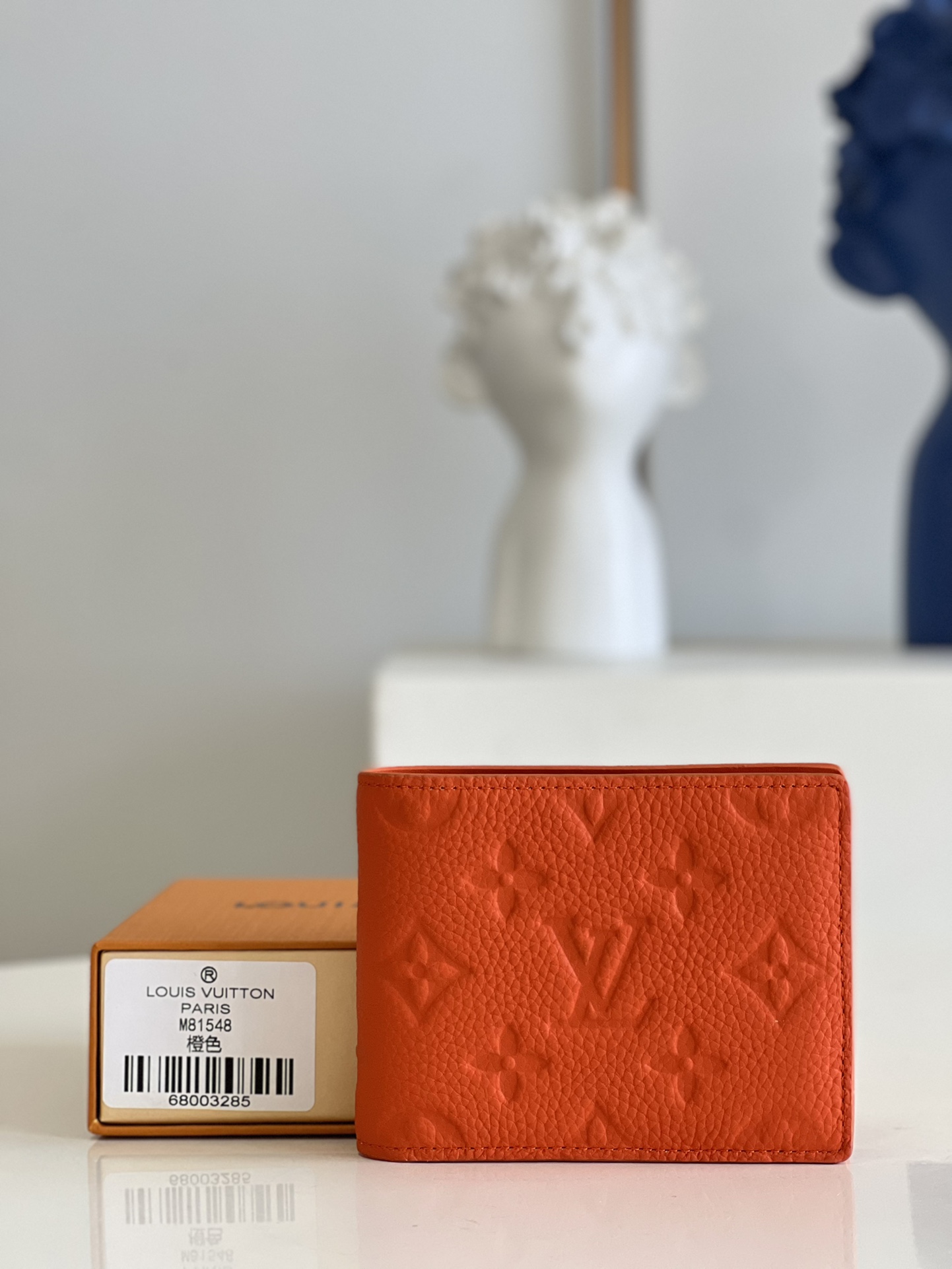 NO:399096,【Exclusive real photo M81548 orange】Short clip Multiple wallet design is refreshing and simple, black Taurllon calf leather fabric is very soft and decorated with the iconic Monogram embossed. It is small in size and extremely portable, with multiple credit card slots and bills compartments, outstanding practicality. 11.5 x 9.0 x 1.5 cm U.,LV [original leather],louis vuitton,cowhide19860909【独家实拍M81548橙色】短夹 Multiple钱夹设计清爽简洁,黑色 Taurllon小牛皮面料质地十分柔软,饰有标志性Monogram压纹.尺寸小巧,极为便携,内配多个信用卡插槽与票据和纸钞隔层,实用性出众.11.5 x 9.0 x 1.5 cm U.,LV【原厂皮】,louis vuitton,cowhide,Bag