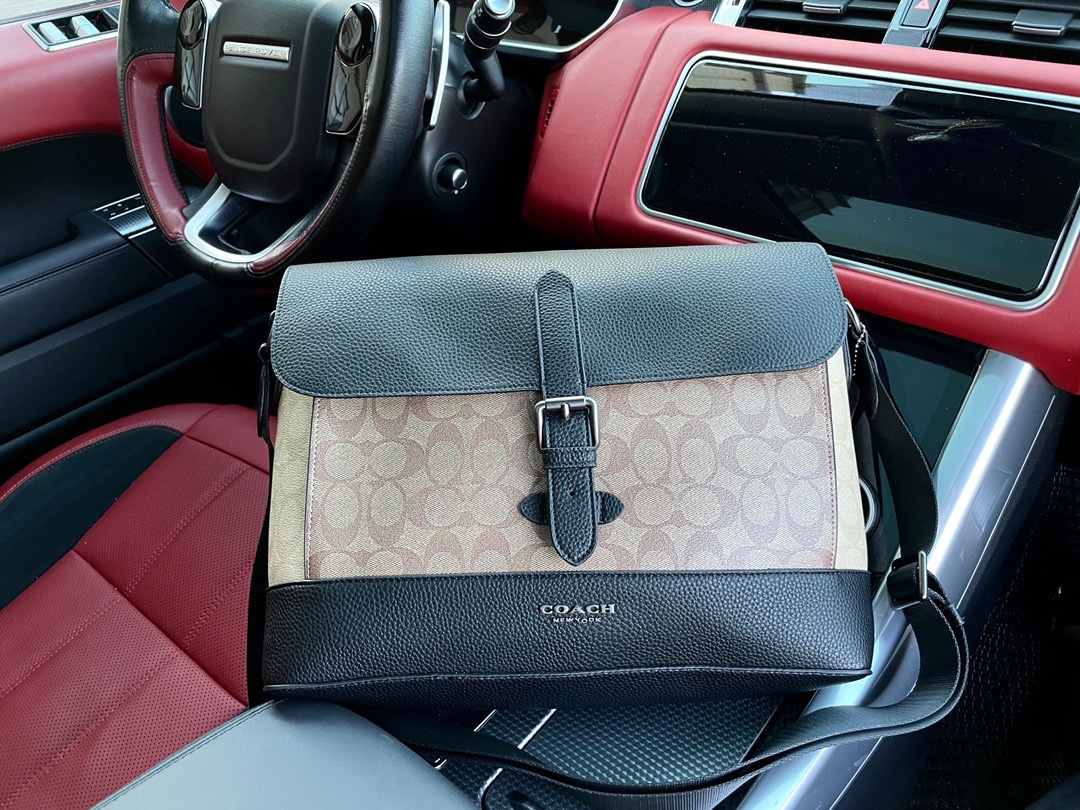 K0 高端货 “Coach Coach 蔻驰 ”单肩包 进口原厂面料超高清五金logo标志、专用里内里。超顺滑拉链、油边超平滑、做工精致每个细节到位潮男必备款6079规格34/25/9。p255