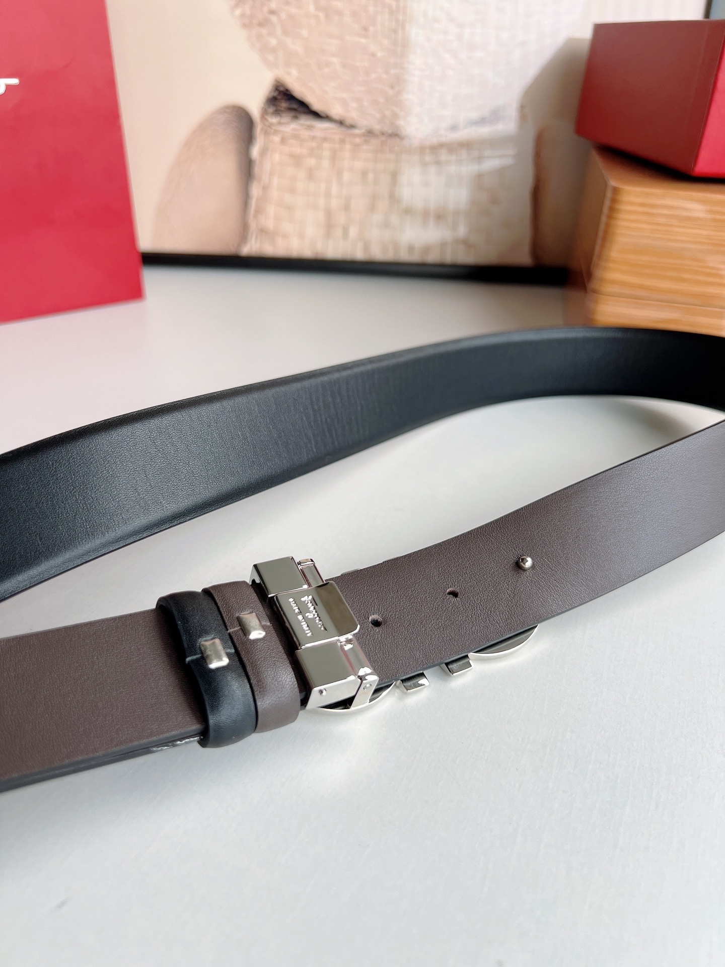 Ferragamo菲拉格慕男士3.5cm精品金属扣牛皮腰带