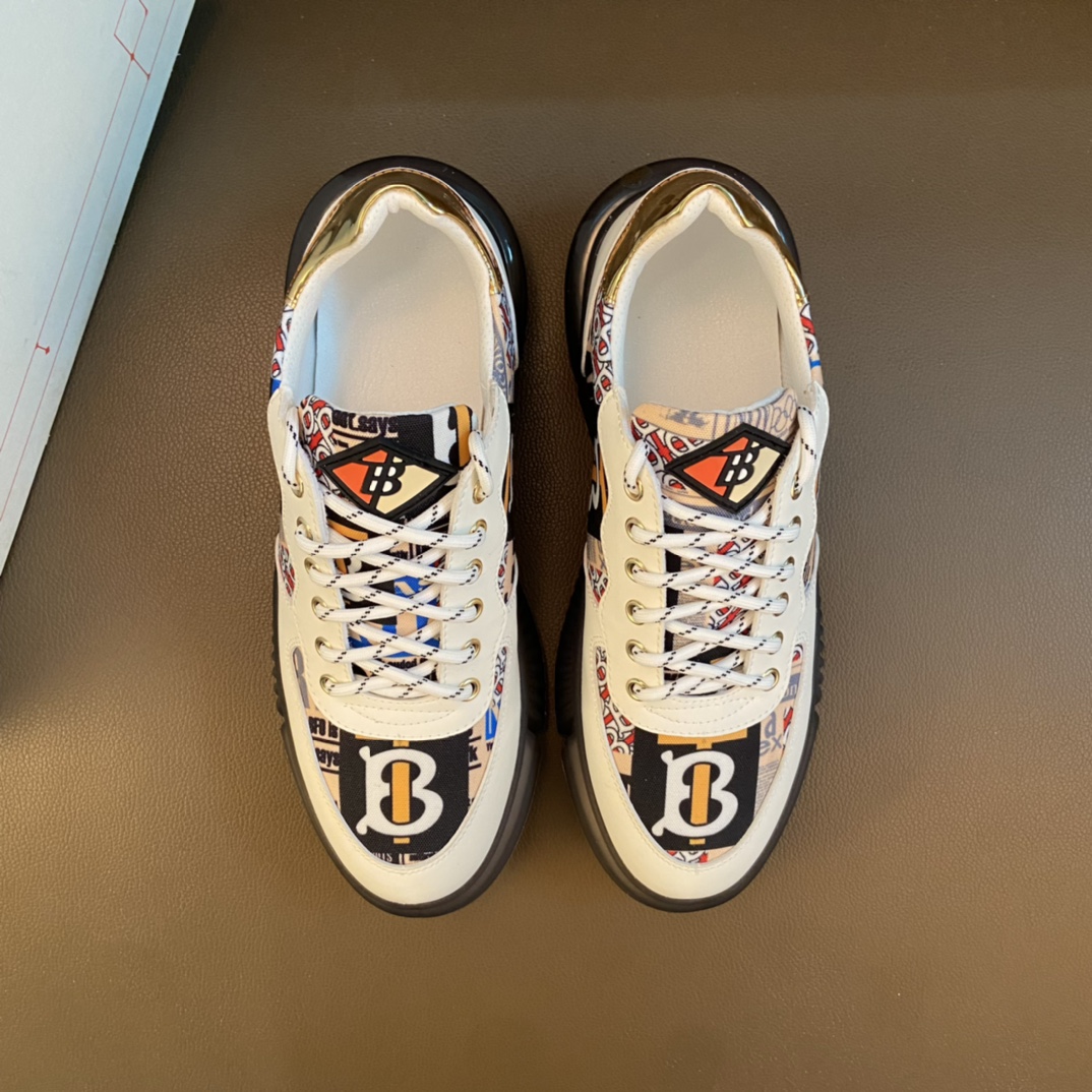 I5 巴宝莉 Burberry 经典休闲鞋2022休闲运动男鞋，懒人套脚板鞋 帆船鞋 全新米兰时装时尚的设计，完美做工，原版复刻 霸气花纹 材质：头层牛皮+特殊布料，柔软舒适，羊皮鞋垫，适合户外青年跑步户外司机驾车鞋 套脚方便 懒人乐福首选原版橡胶耐磨大底，男鞋