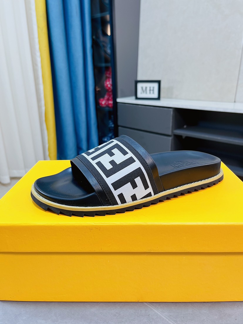 H0  Fendi  芬迪 小怪兽男士人字拖鞋，专注打造拖鞋品质质感升级完美的撞色拼接吸睛款拿过我们家拖鞋的亲都知道，我们只做精品1:1欢迎对比市场通货标准