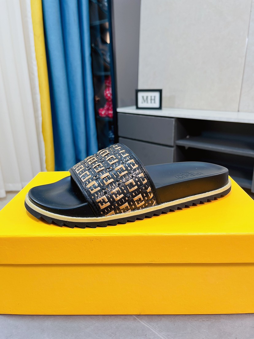 H0  Fendi  芬迪 小怪兽男士人字拖鞋，专注打造拖鞋品质质感升级完美的撞色拼接吸睛款拿过我们家拖鞋的亲都知道，我们只做精品1:1欢迎对比市场通货标准