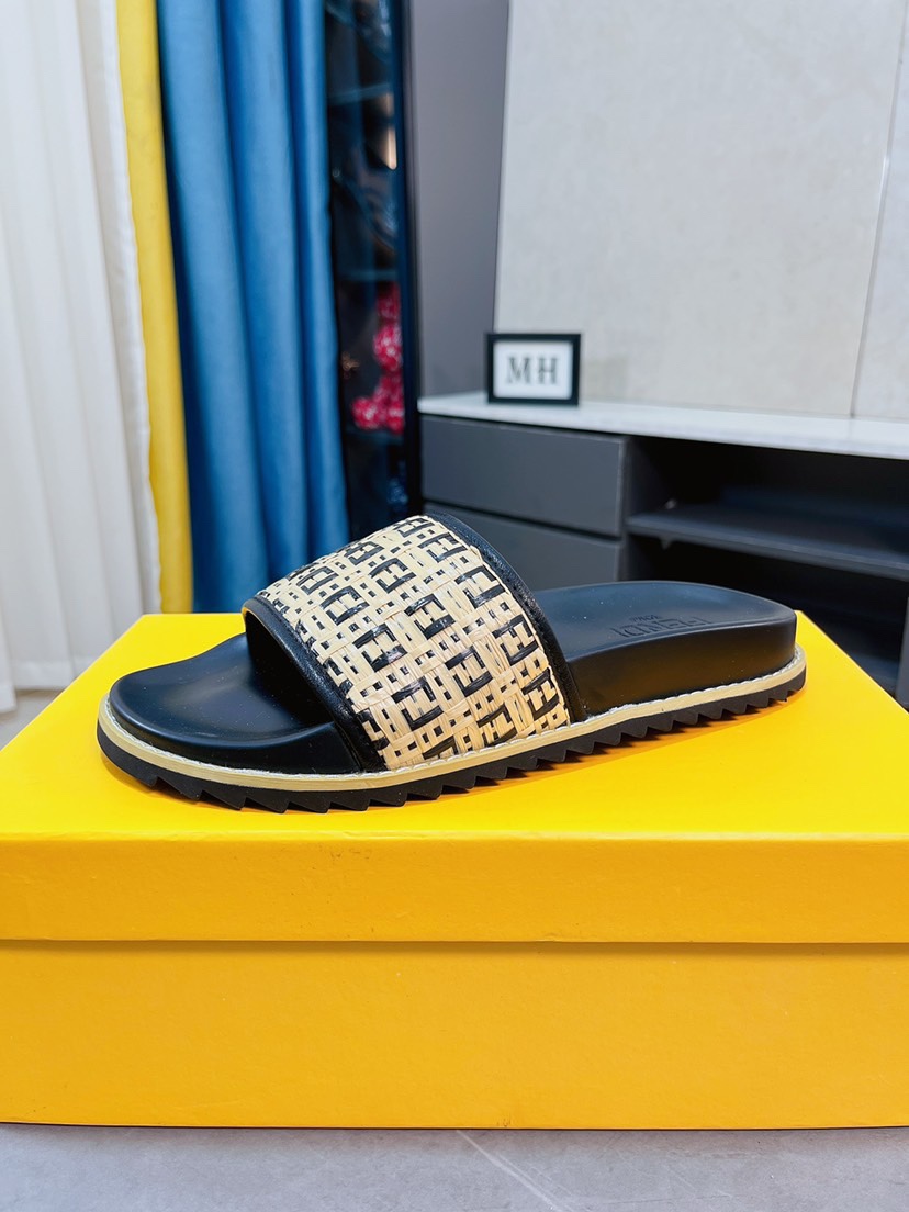 H0  Fendi  芬迪 小怪兽男士人字拖鞋，专注打造拖鞋品质质感升级完美的撞色拼接吸睛款拿过我们家拖鞋的亲都知道，我们只做精品1:1欢迎对比市场通货标准