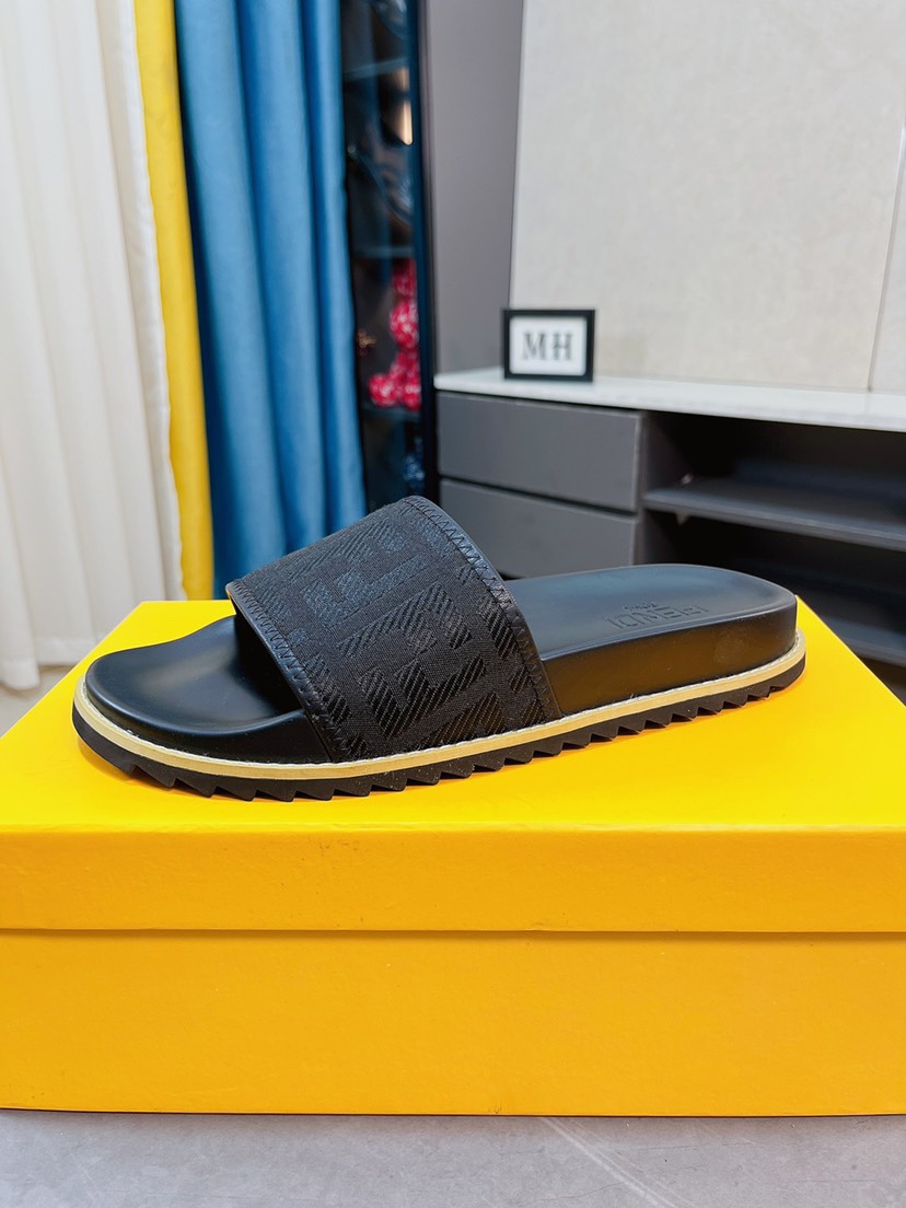 H0  Fendi  芬迪 小怪兽男士人字拖鞋，专注打造拖鞋品质质感升级完美的撞色拼接吸睛款拿过我们家拖鞋的亲都知道，我们只做精品1:1欢迎对比市场通货标准