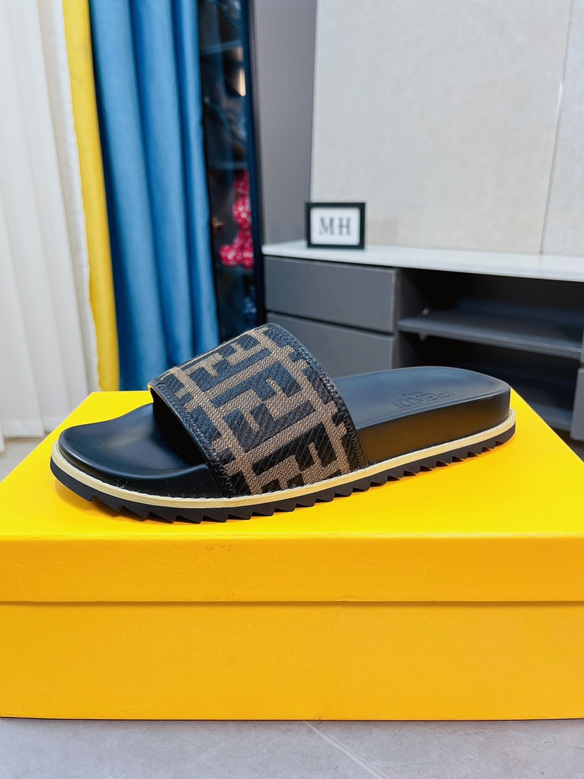 H0  Fendi  芬迪 小怪兽男士人字拖鞋，专注打造拖鞋品质质感升级完美的撞色拼接吸睛款拿过我们家拖鞋的亲都知道，我们只做精品1:1欢迎对比市场通货标准