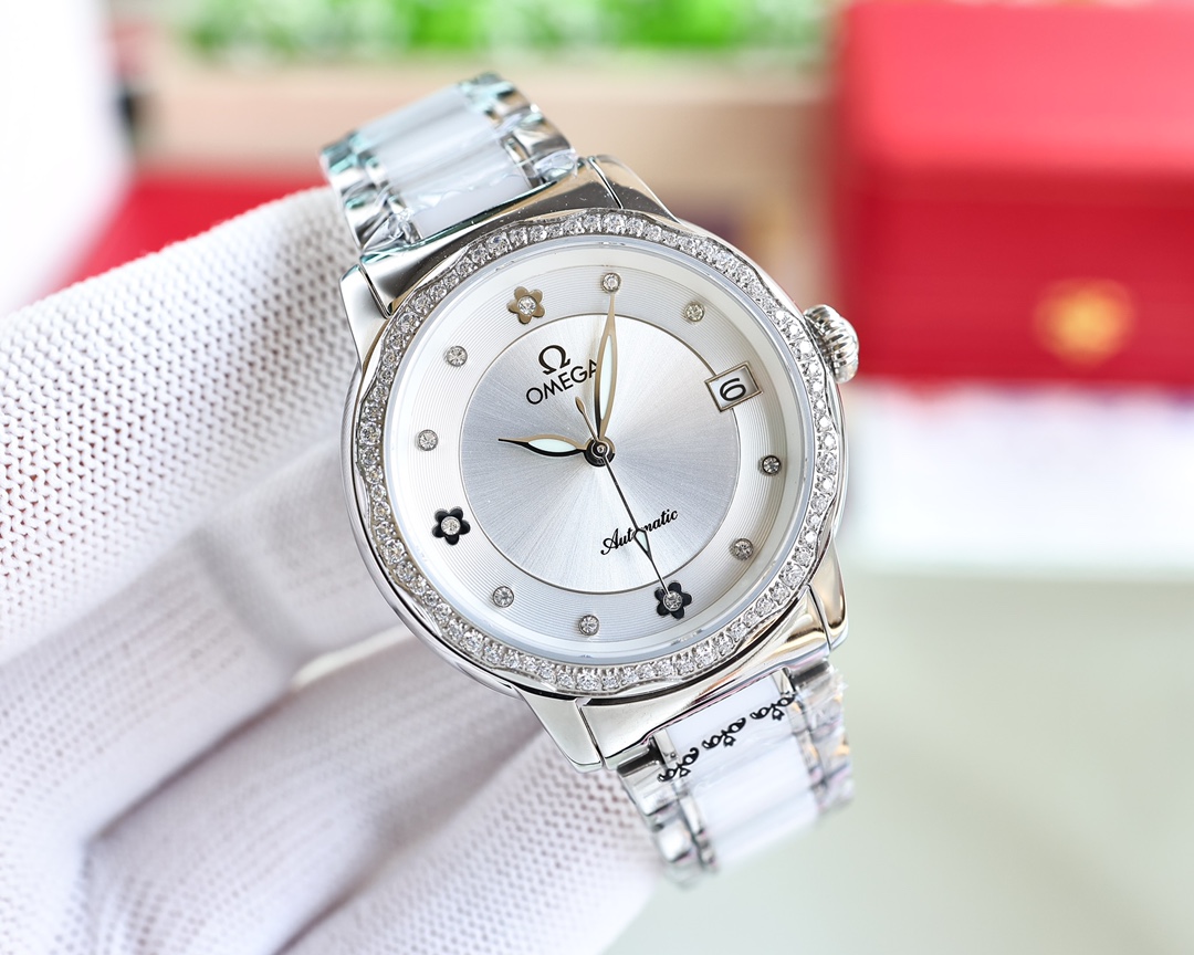品牌： 欧米茄  Omega  类型：女款机械腕表 表壳：316精钢做工上乘 表带：进口小牛皮/陶瓷带两种可选 机芯：进口精工Nh35机械机芯走时精准 材料：高级蓝宝石水晶镜面防划花 尺寸：直径35mm，厚度12mm。‍‍‍