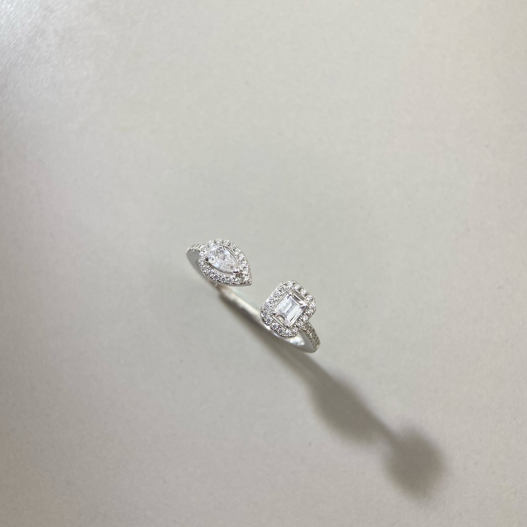
Messika My Twin戒指，彩白材质里外一个色，尺寸5678号
💎梨形切割优雅诠释率性气质，祖