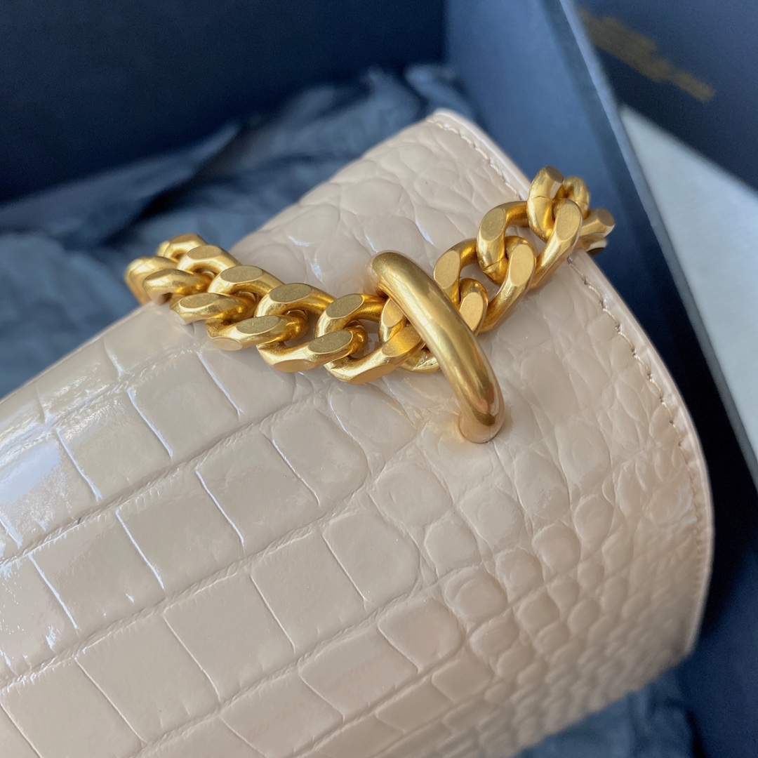 Prada Classic Handcrafted Luxury Leather Shoulder Bag Ref.9431DD3B 7