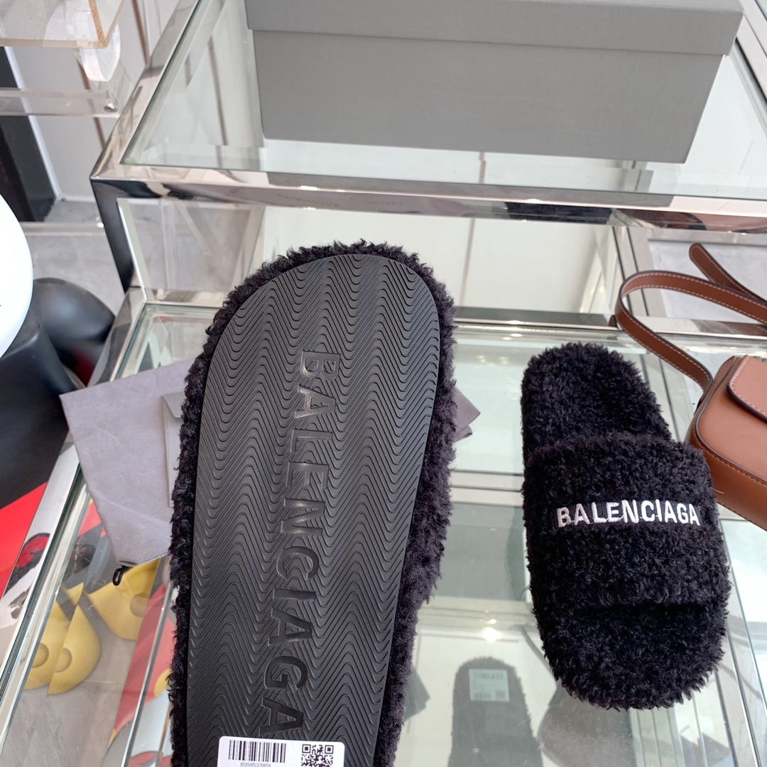 Balenciaga巴黎世家毛拖️️