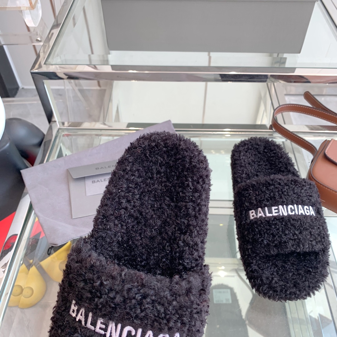 Balenciaga巴黎世家毛拖️️