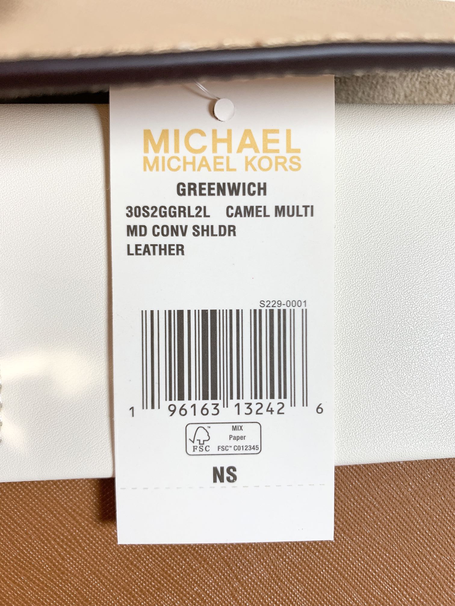 Michael Kors ～Greenwich双盖头酒神棕拼，采用十字纹牛皮三色拼接，大方
