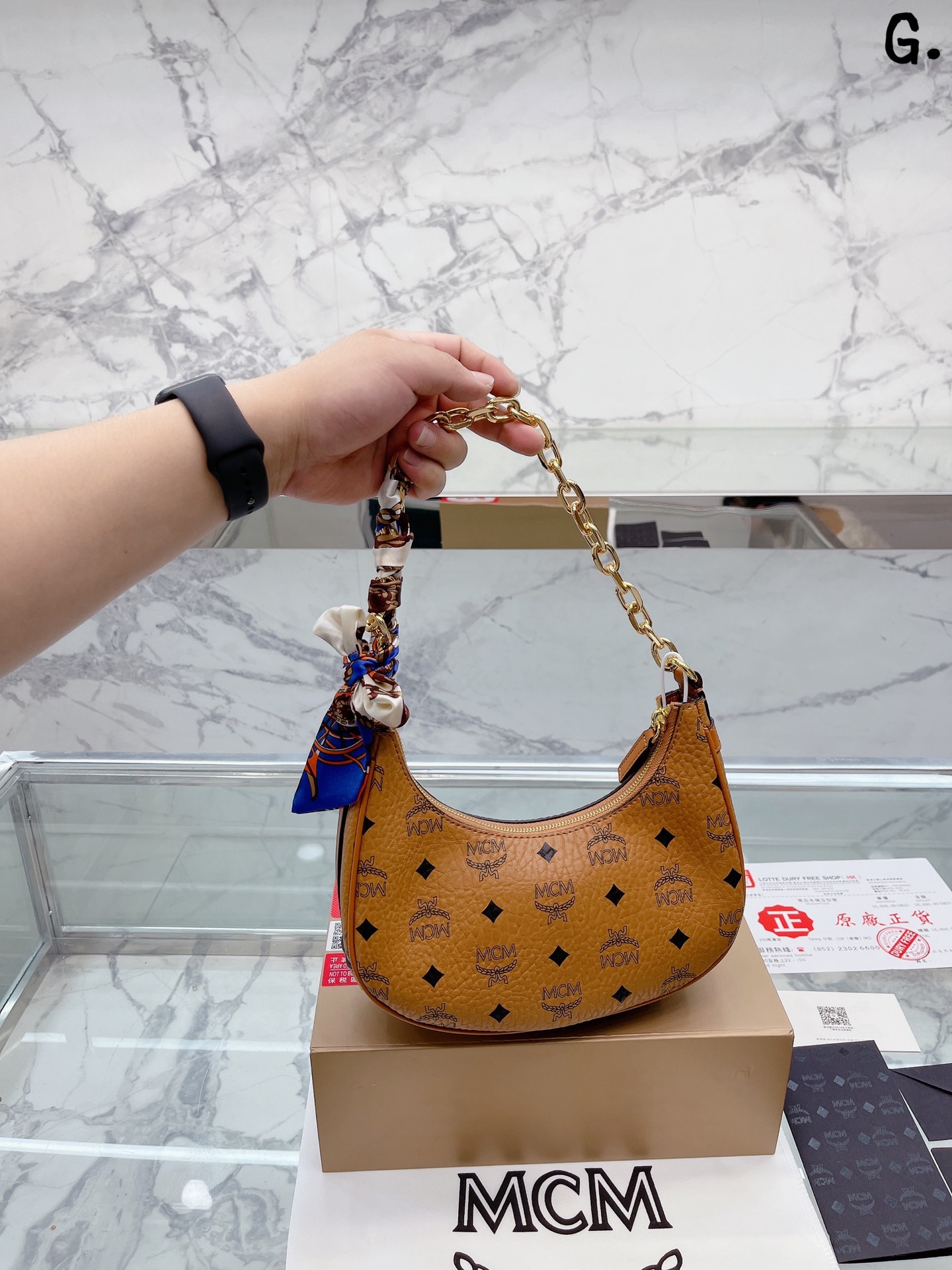 J0 折叠盒 MCM印花链条包单肩斜挎包 可手提/可斜挎 尺寸23*13cm 搜索Mcm腋下包