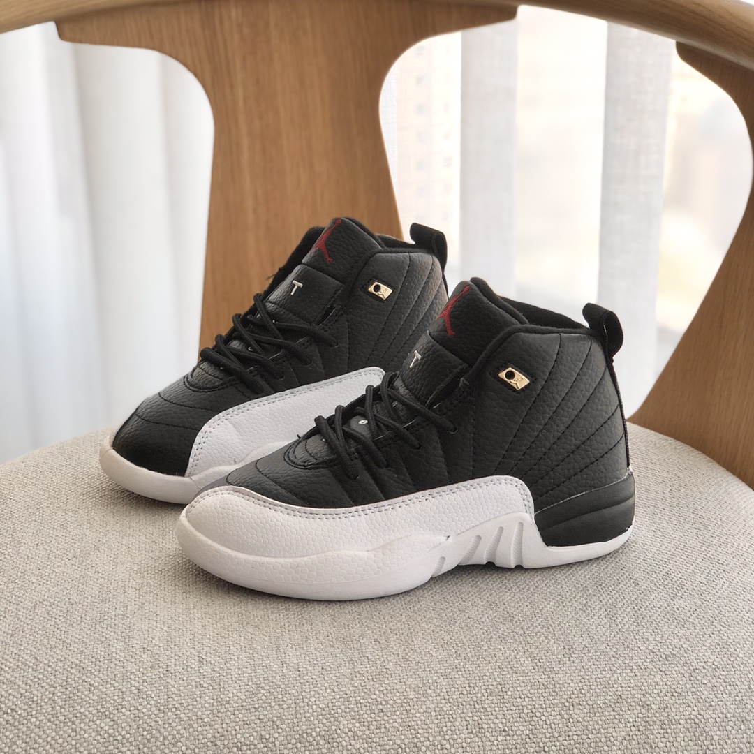 。 AJ12乔12童鞋26-37.5码 采用优质牛皮革材质，荔枝纹质感满满，鞋面放射性缝制工艺，穿起来超显腿长，无论怎么搭配，都时尚感爆棚！潮童必买鞋款❗️-选品中心