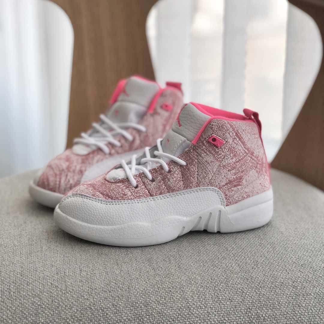 AJ12乔12童鞋26-37.5码 采用优质牛皮革材质，荔枝纹质感满满，鞋面放射性缝制工艺，穿起来超显腿长，无论怎么搭配，都时尚感爆棚！潮童必买鞋款❗️-选品中心