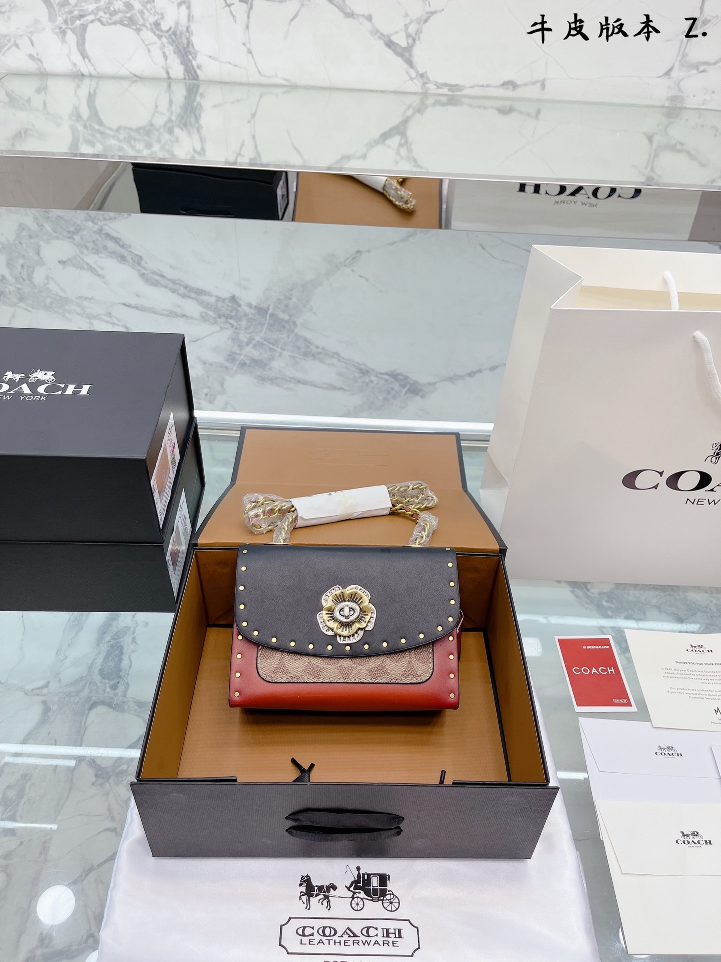 J0 牛皮版本 铆钉  Coach 蔻驰  * 18 山茶花 -百搭神器 原单面料 皮质超级柔软 手感超好 小包包大容量 颜色刚刚好 精致的感觉 专柜尺寸 20 14cm