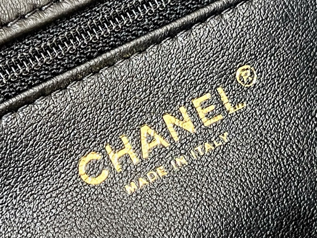 CHANEL CF限量版爱心吊坠链条包 AS3457黑色