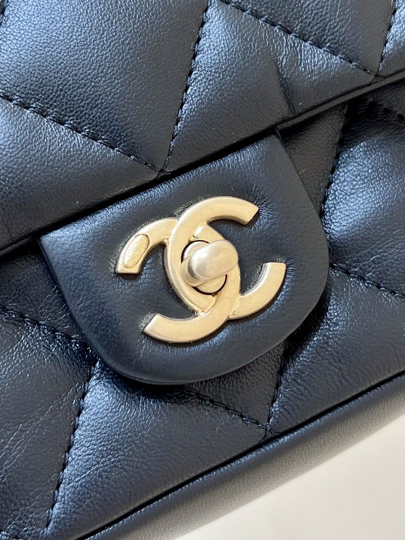 CHANEL CF限量版爱心吊坠链条包 AS3457黑色