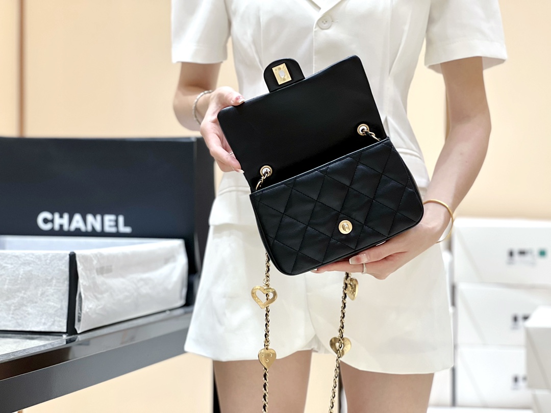 CHANEL CF限量版爱心吊坠链条包 AS3457黑色