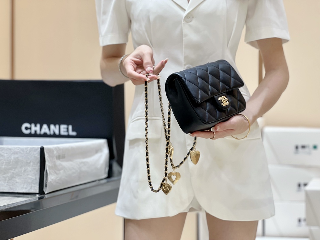 CHANEL CF限量版爱心吊坠链条包 AS3457黑色