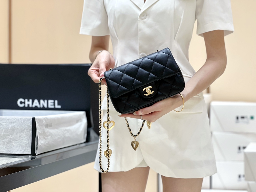 CHANEL CF限量版爱心吊坠链条包 AS3457黑色