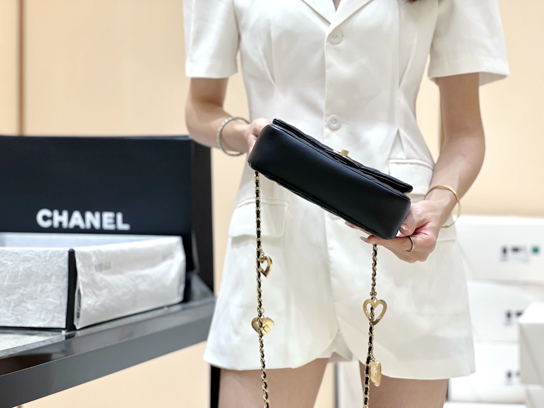 CHANEL CF限量版爱心吊坠链条包 AS3457黑色