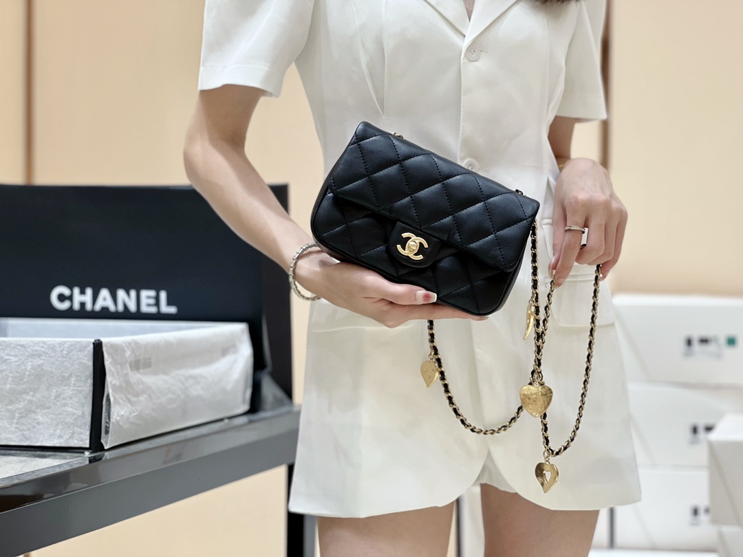 CHANEL CF限量版爱心吊坠链条包 AS3457黑色