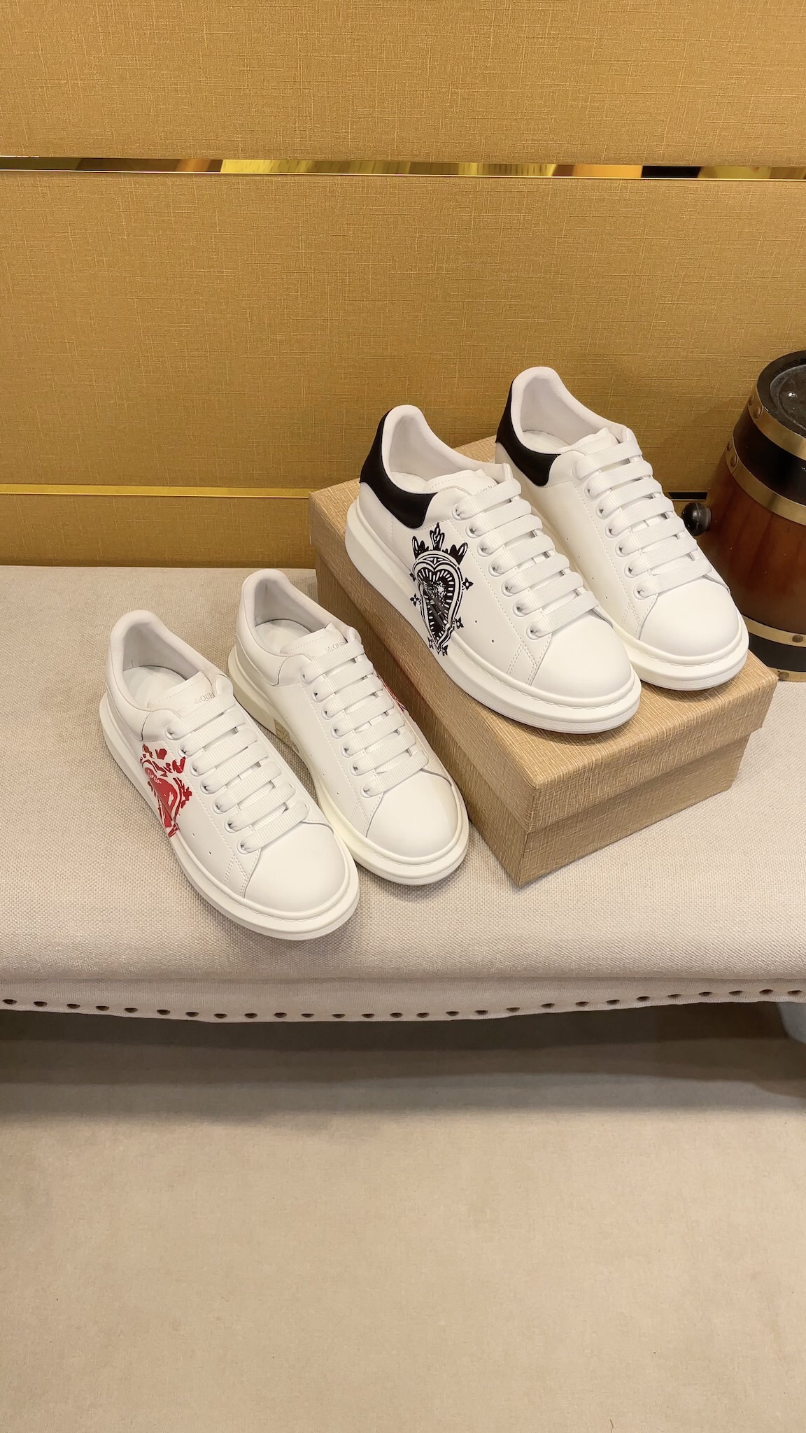 I5 AlexanderMcQUEENAlexander Mcqueen 麦昆  3D立体打印，2022运动休闲男鞋，全新四季款设计香港原单顶级1：1 精湛工艺 顶级质量高端精品男士板鞋 跑步鞋 运动板鞋 英伦时尚风 原版牛皮 真皮内里 此款面料采用进口顶级柔软牛皮适合司机驾车出行 原版防滑耐磨橡胶大底