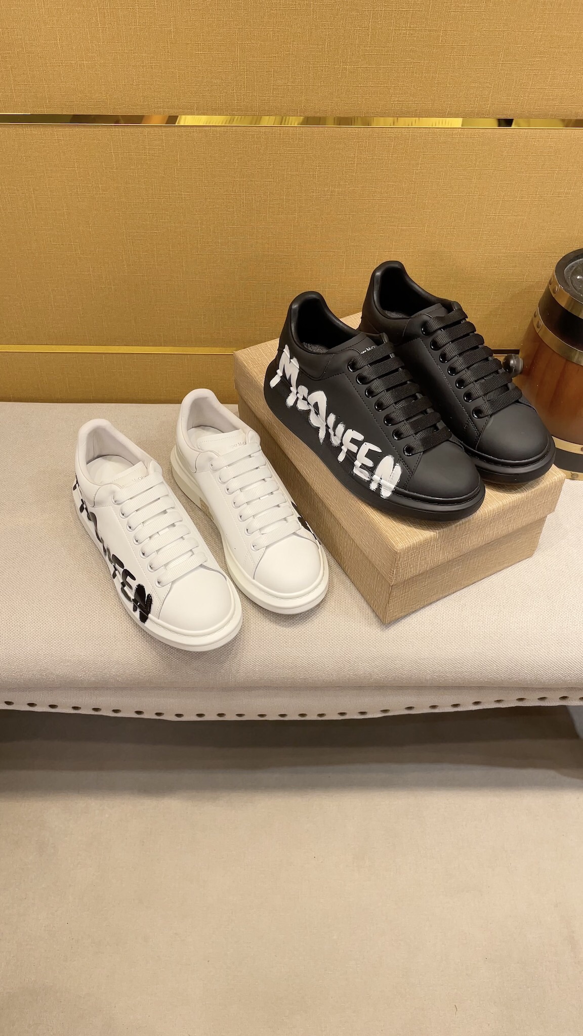 I5 AlexanderMcQUEENAlexander Mcqueen 麦昆  3D立体打印，2022运动休闲男鞋，全新四季款设计香港原单顶级1：1 精湛工艺 顶级质量高端精品男士板鞋 跑步鞋 运动板鞋 英伦时尚风 原版牛皮 真皮内里 此款面料采用进口顶级柔软牛皮适合司机驾车出行 原版防滑耐磨橡胶大底