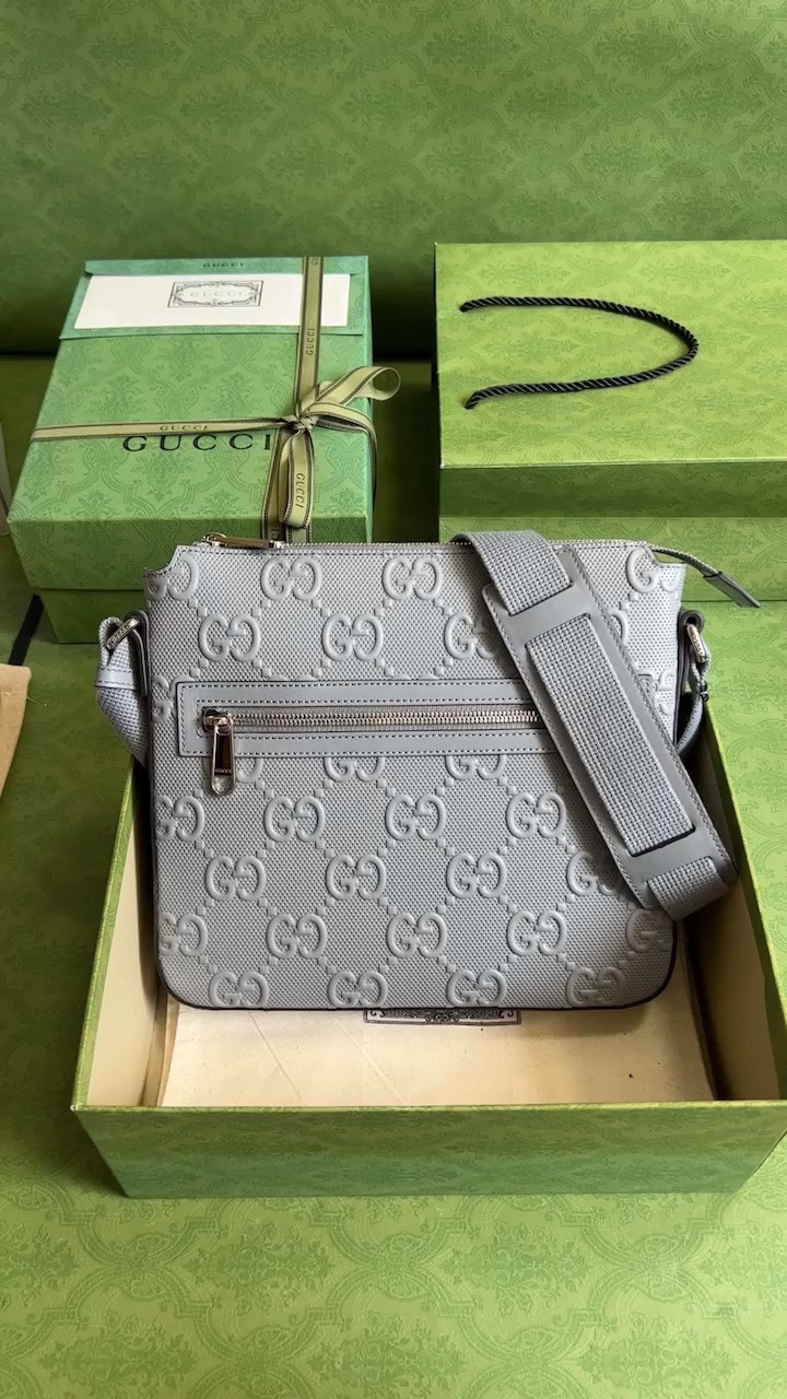 Fashion
 Gucci Messenger Bags Grey