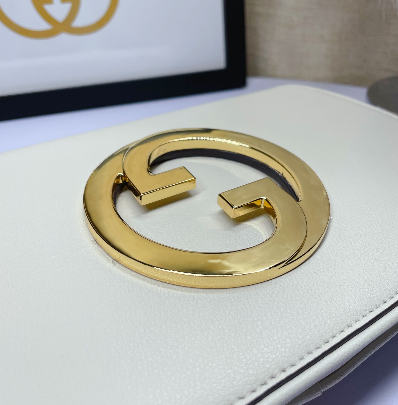 Gucci Blondie 腋下包 - 高級感溢れる全皮白色