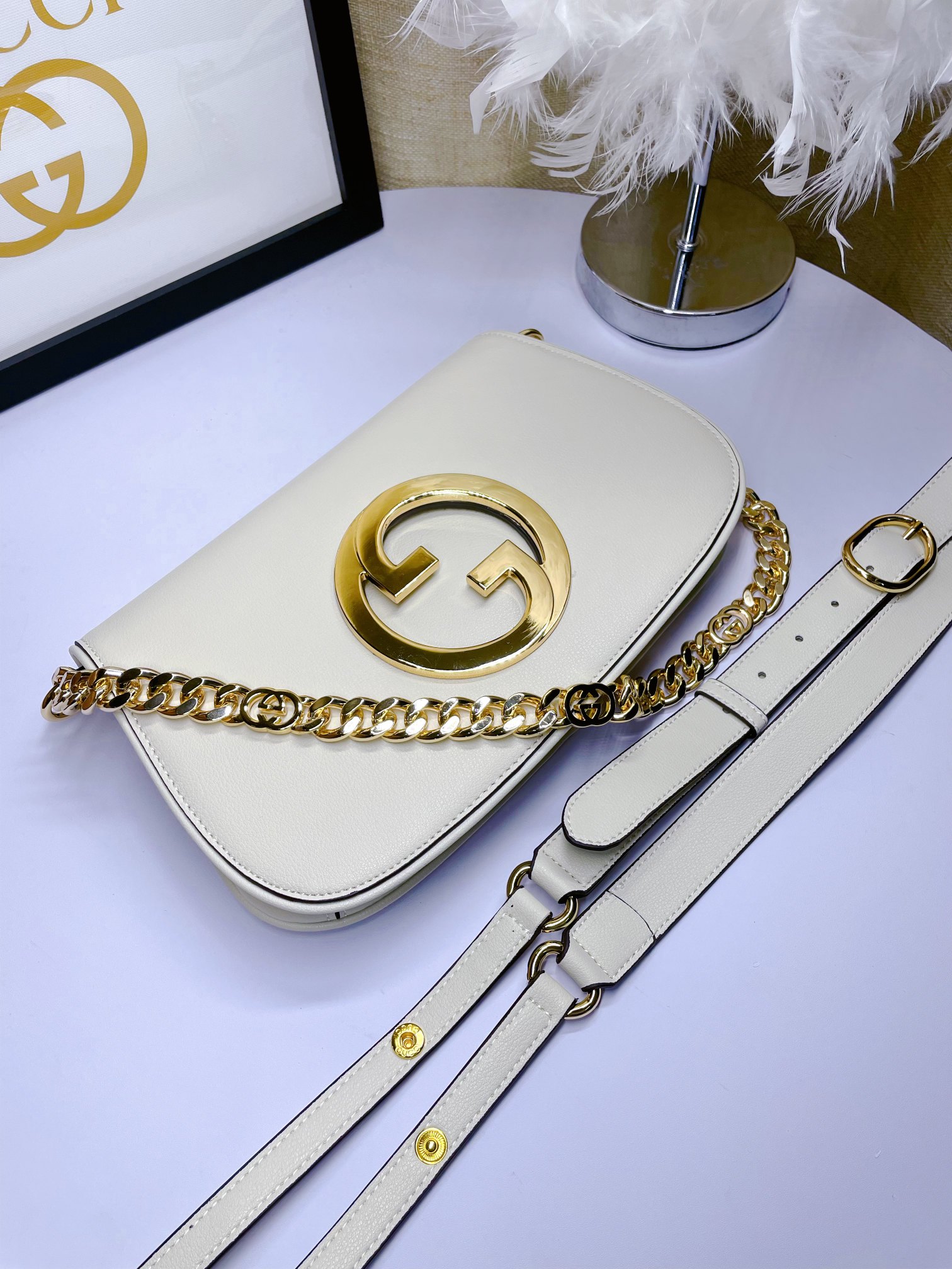 Gucci Blondie 腋下包 - 高級感溢れる全皮白色