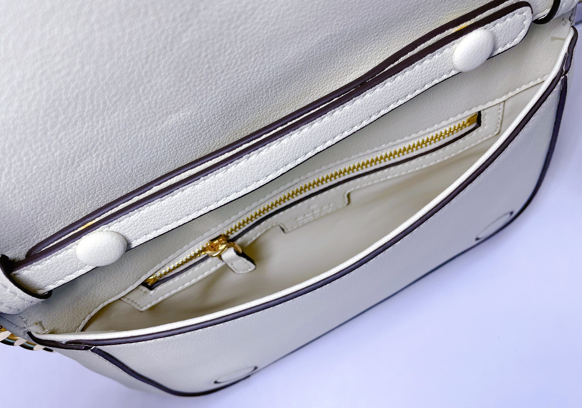 Gucci Blondie 腋下包 - 高級感溢れる全皮白色