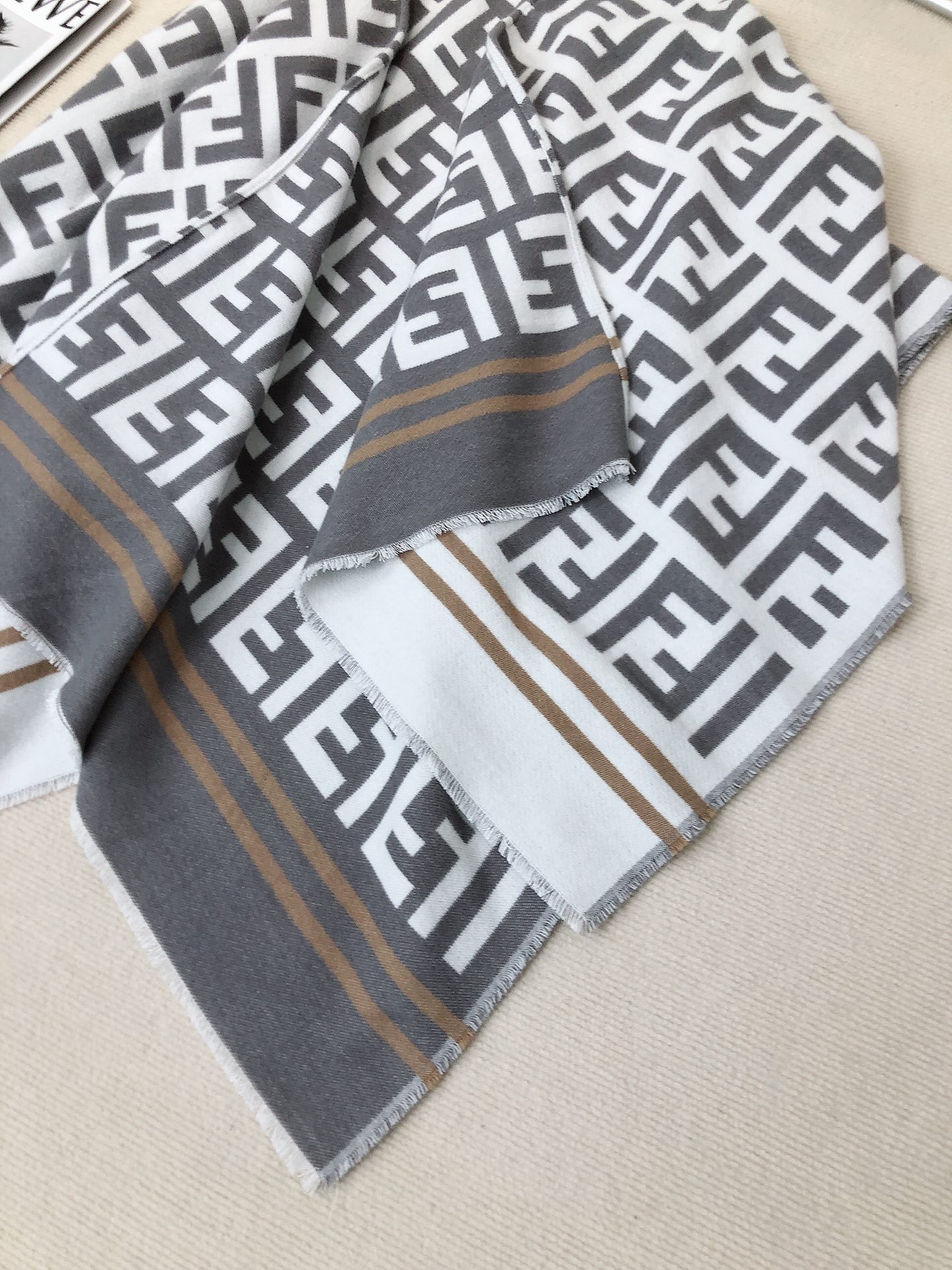 Fendi 披肩 最高級DGクオリティの貴婦人スタイル