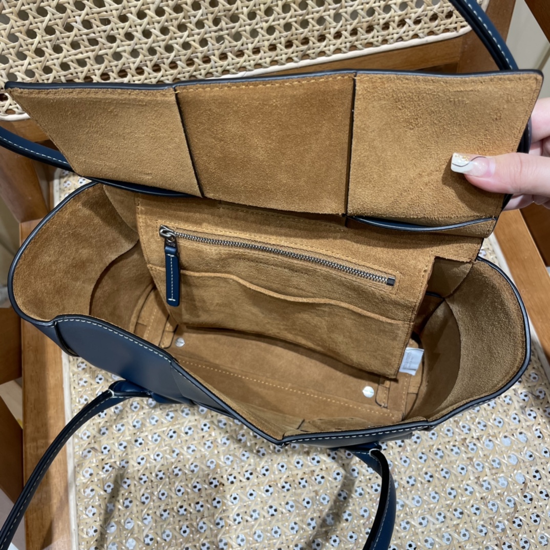Bottega Veneta The Arco 33 BAG 575943潟湖蓝
