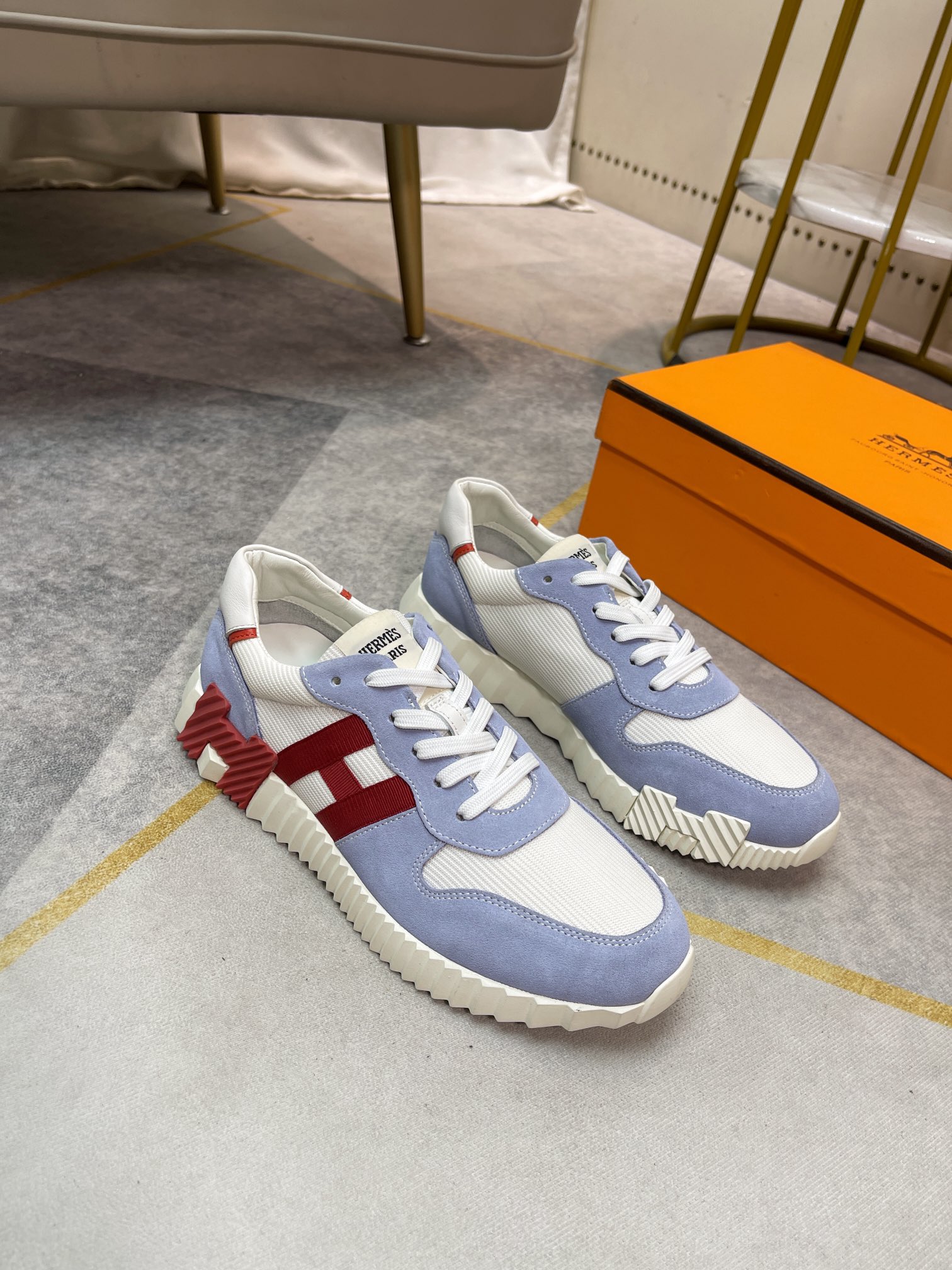 K5 。 Hermes  爱马仕 休闲男士板鞋，高端男士运动鞋，鞋面细腻磨砂牛皮，简约大气配色，水染牛皮内衬、原版组合大底精美高档包装。