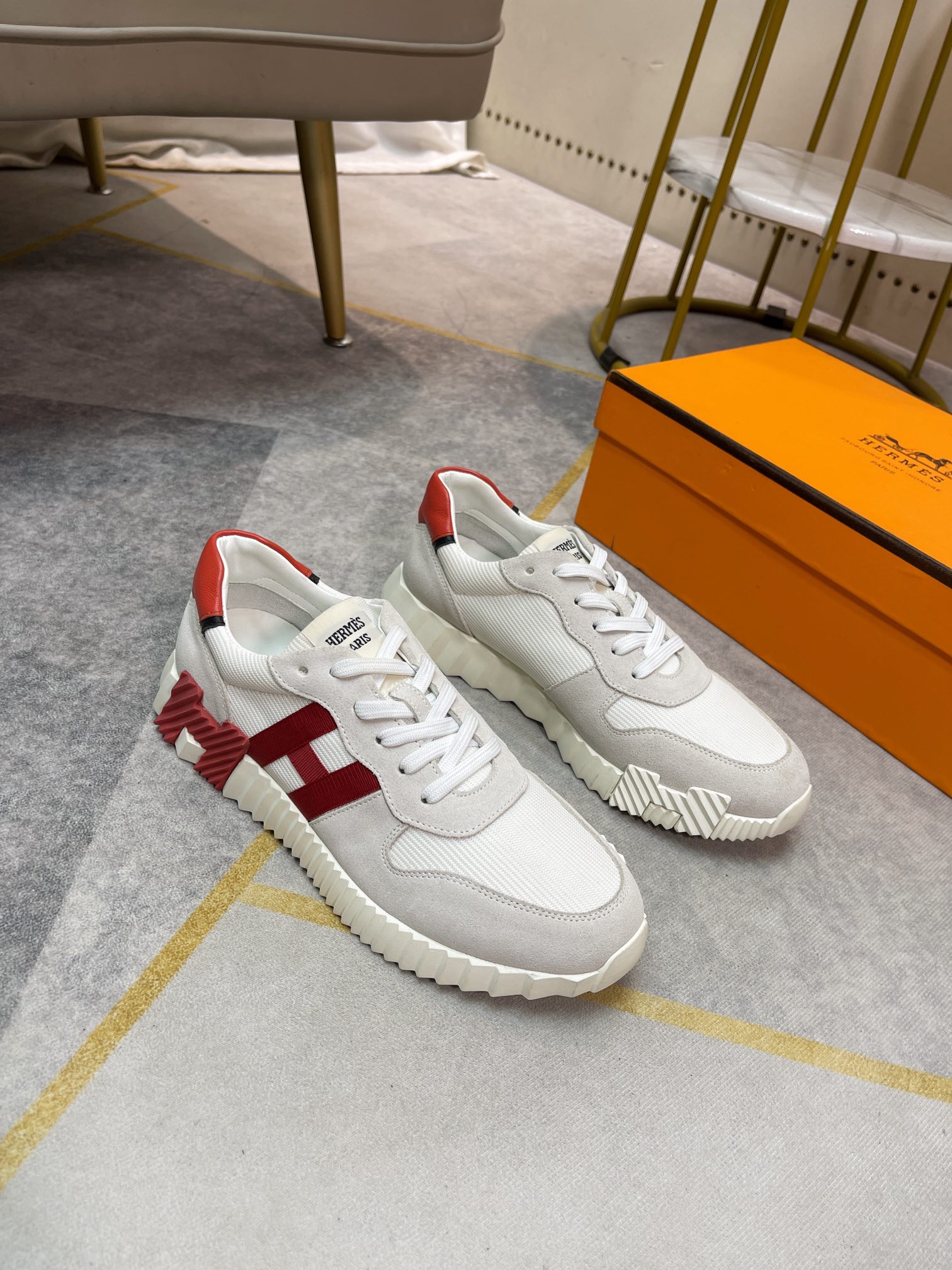 K5 。 Hermes  爱马仕 休闲男士板鞋，高端男士运动鞋，鞋面细腻磨砂牛皮，简约大气配色，水染牛皮内衬、原版组合大底精美高档包装。