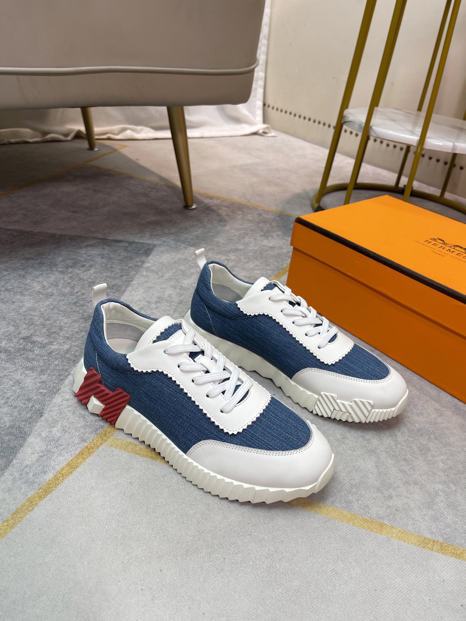 K5 。 Hermes  爱马仕 休闲男士板鞋，高端男士运动鞋，鞋面细腻磨砂牛皮，简约大气配色，水染牛皮内衬、原版组合大底精美高档包装。