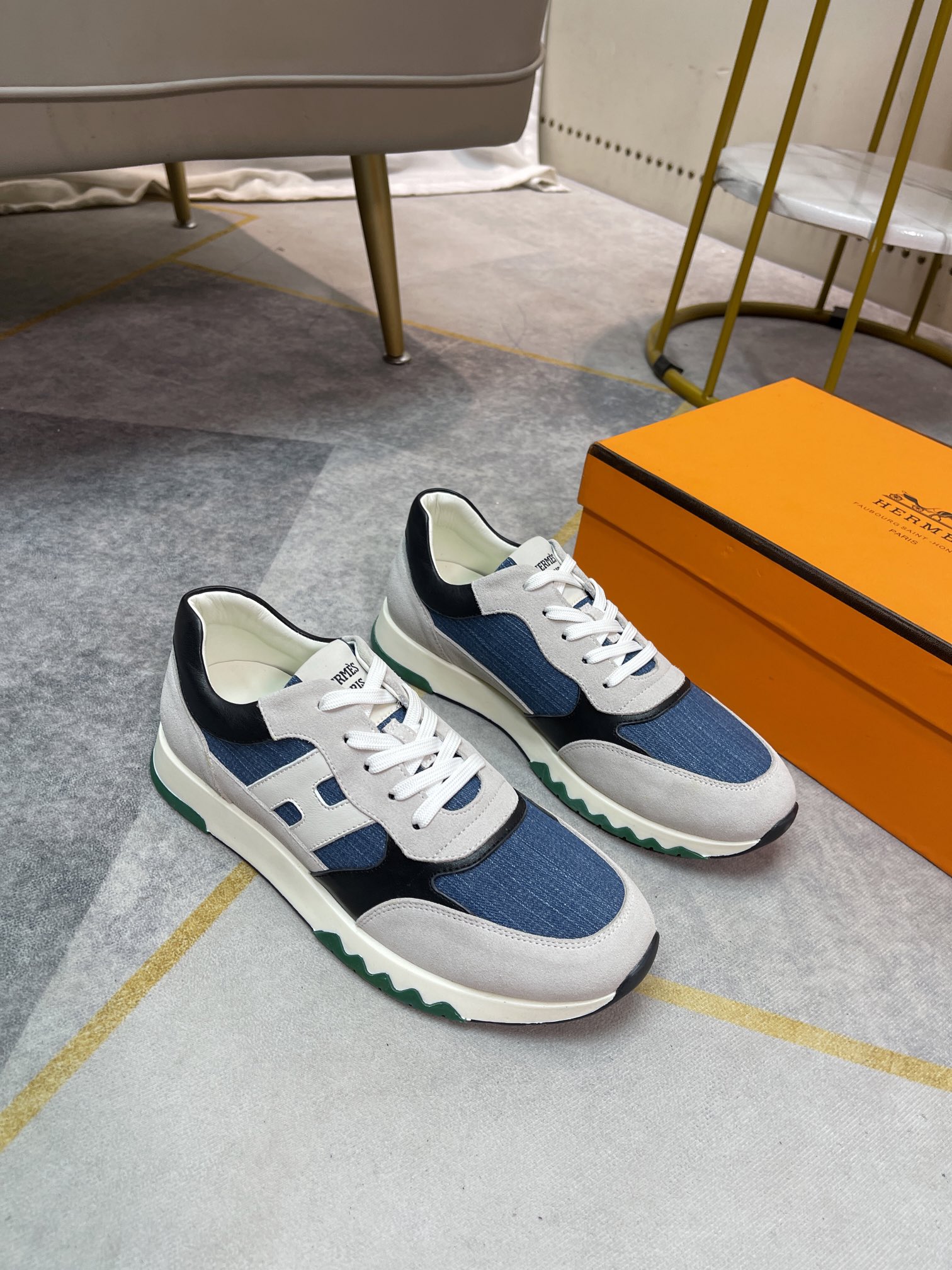 K5 。 Hermes  爱马仕 休闲男士板鞋，高端男士运动鞋，鞋面细腻磨砂牛皮，简约大气配色，水染牛皮内衬、原版组合大底精美高档包装。