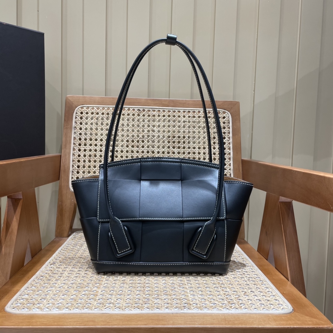 Bottega Veneta The Arco 33 BAG 575943黑色