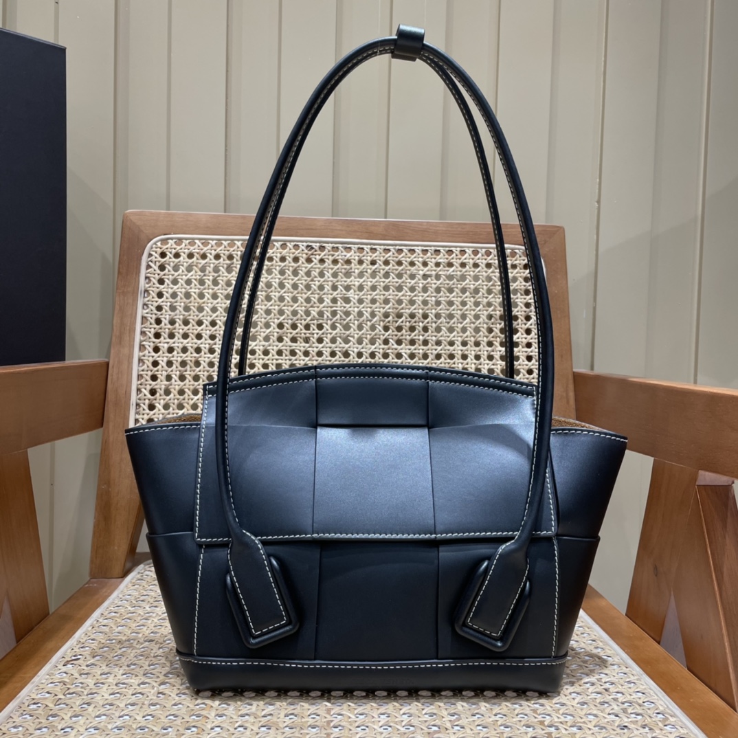 Bottega Veneta The Arco 33 BAG 575943黑色