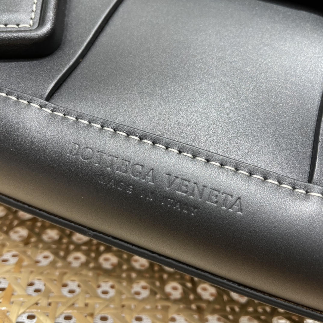 Bottega Veneta The Arco 33 BAG 575943黑色