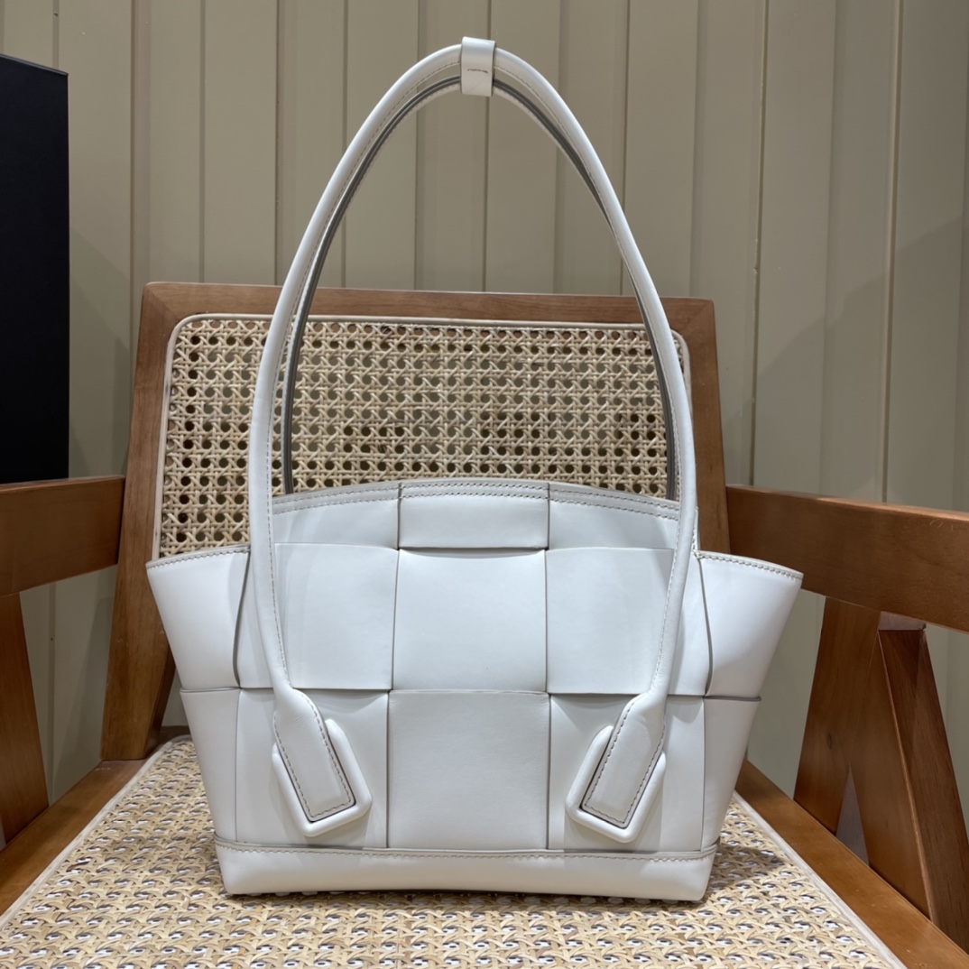 Bottega Veneta The Arco 33 BAG 575943石膏白