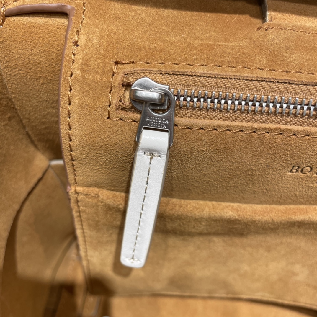 Bottega Veneta The Arco 33 BAG 575943石膏白