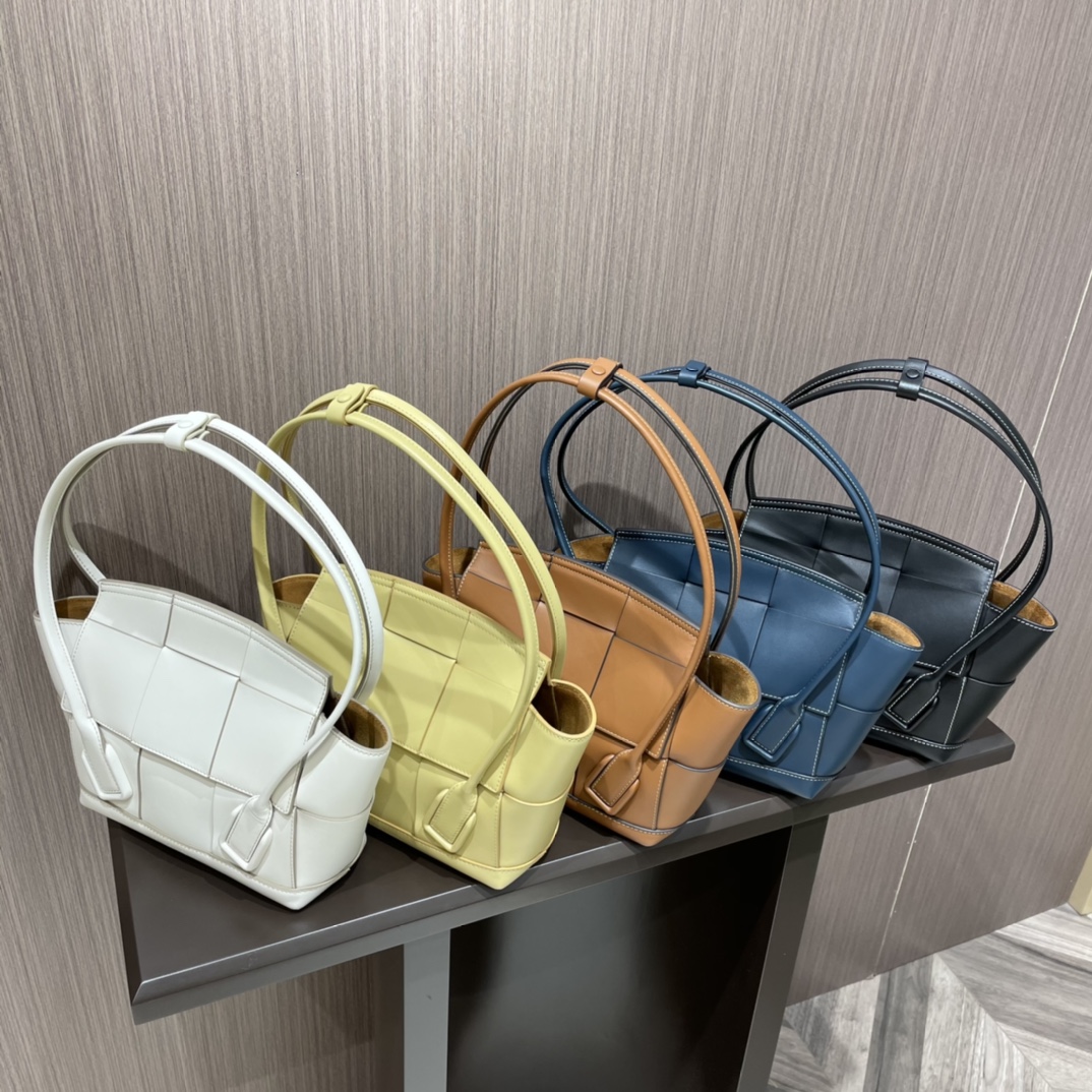 Bottega Veneta The Arco 33 BAG 575943潟湖蓝