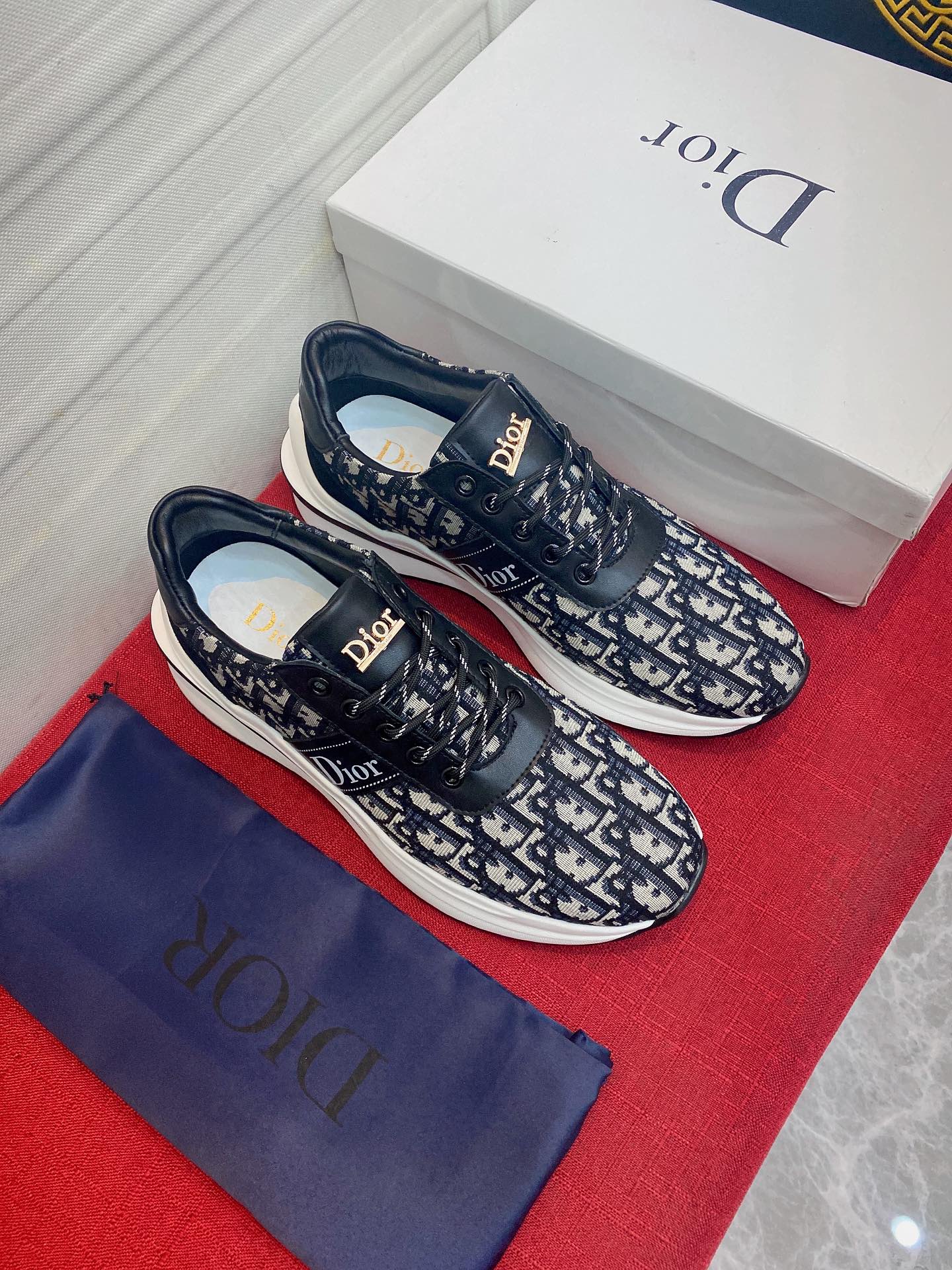 I5 迪奥 官网 最 2022精心打造，引爆全场不断创新的国际品牌 此款男士四季运动休闲鞋，原版版本，鞋面采用皮面面料 ，皮垫脚真爆超轻防滑大底，透气舒适以质量说话勇颜色：二色