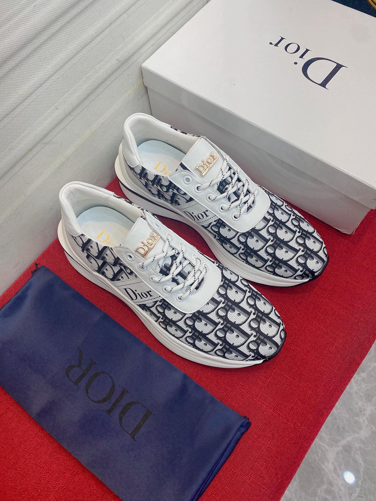 I5 迪奥 官网 最 2022精心打造，引爆全场不断创新的国际品牌 此款男士四季运动休闲鞋，原版版本，鞋面采用皮面面料 ，皮垫脚真爆超轻防滑大底，透气舒适以质量说话勇颜色：二色