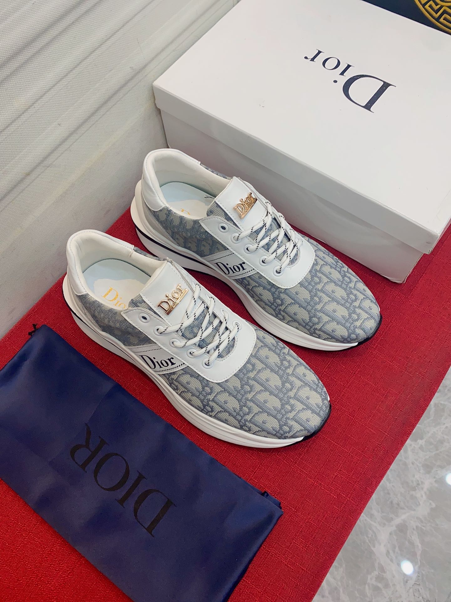 I5 迪奥 官网 最 2022精心打造，引爆全场不断创新的国际品牌 此款男士四季运动休闲鞋，原版版本，鞋面采用皮面面料 ，皮垫脚真爆超轻防滑大底，透气舒适以质量说话勇颜色：二色