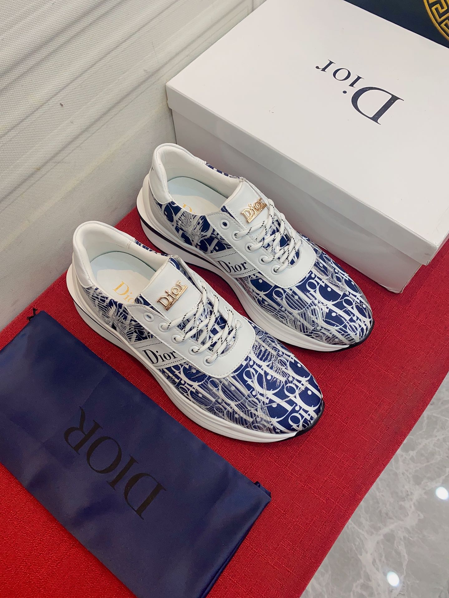 I5 迪奥 官网 最 2022精心打造，引爆全场不断创新的国际品牌 此款男士四季运动休闲鞋，原版版本，鞋面采用皮面面料 ，皮垫脚真爆超轻防滑大底，透气舒适以质量说话勇颜色：二色